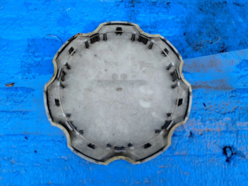 Cadillac Sevilla STS 1997-2002 OEM rueda tapa central plateada 9592206  Foto 4 de 4