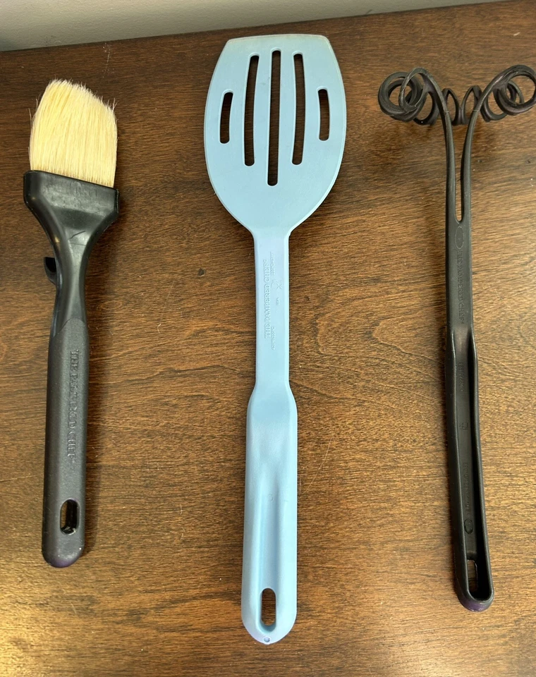 Lot of 4 Pampered Chef Utensils-Spatula, BBQ Baster Bottle, Baster Brush & Whisk - Image 2 of 4