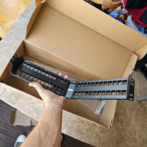 BELDEN | AX104601 Coax Panel Commercial, ANGLED 48-PORT KEYCONNECT PATCH READ - Afbeelding 3 van 6