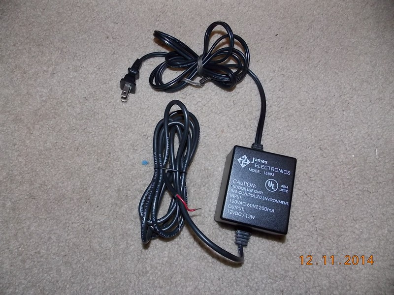 JAMES ELECTRONICS MODEL 13893 12 VOLT DC POWER SUPPLY AT 200 MA ( NOS )