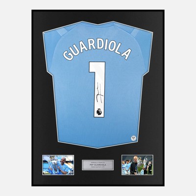 Gerahmtes signiertes Manchester City Trikot von Pep Guardiola 2023-24 Home [Classic]