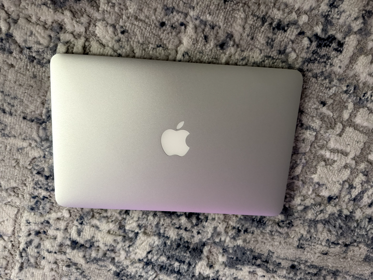 Apple MacBook Air 11-Inch 1.3 GHz i5 4GB RAM 128GB SSD (Mid-2013