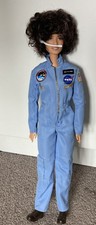 Seltene Barbie inspirierende Frauen American Astronaut Sally Ride Puppe