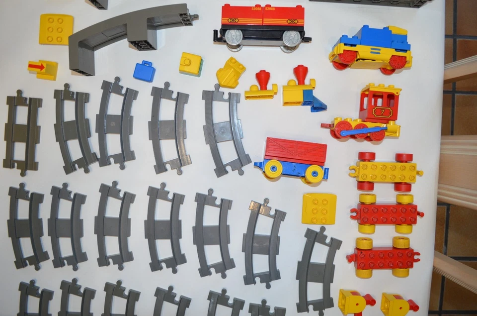 LEGO DUPLO  Vrac de pièces pour Trains Lego  2741 ...Rails , locomotives - Photo 3/4