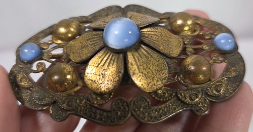 Selten! Antike messingfarbene Gänseblümchen verziertes Design Brosche mit babyblauen Edelsteinen 3 Zoll - Bild 3 von 4