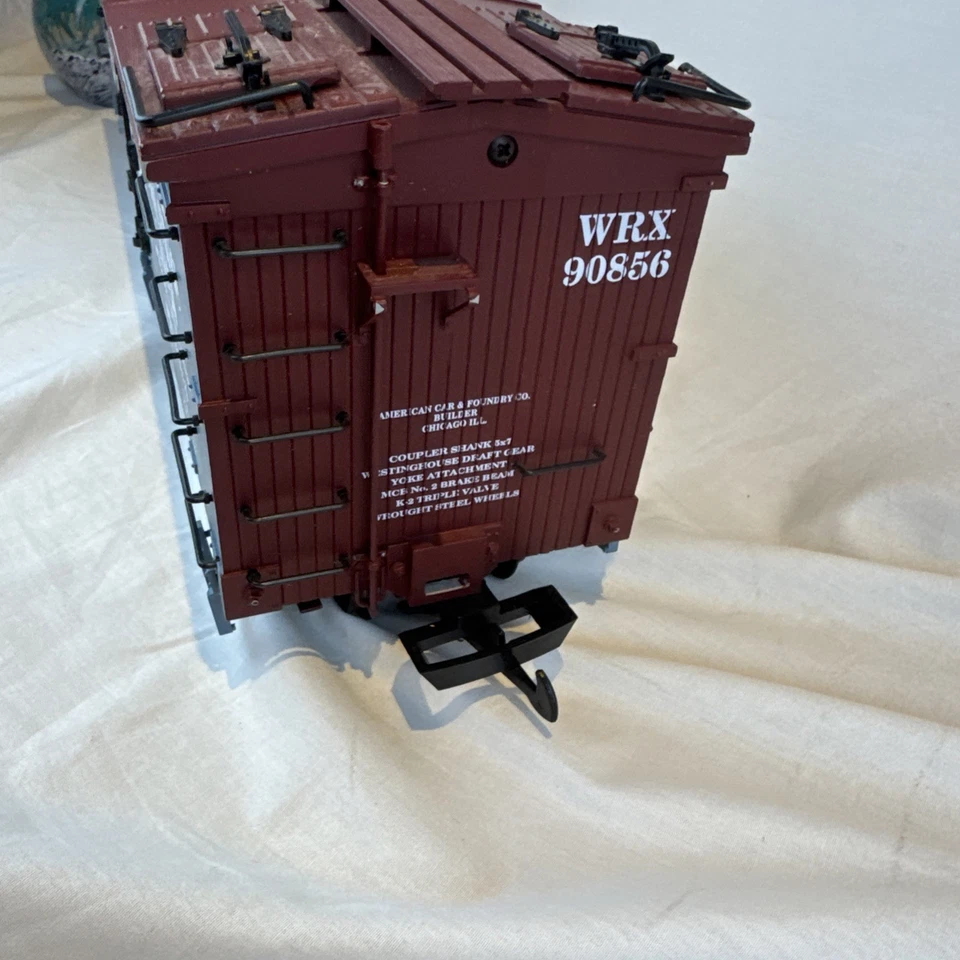 USA Trains White Rock mineral Springs Company Refrigerator Car G Scale Made USA - Image 4 of 4