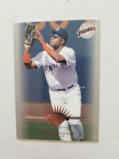 Tony Gwynn 1997 Leaf #17 San Diego Padres HOF