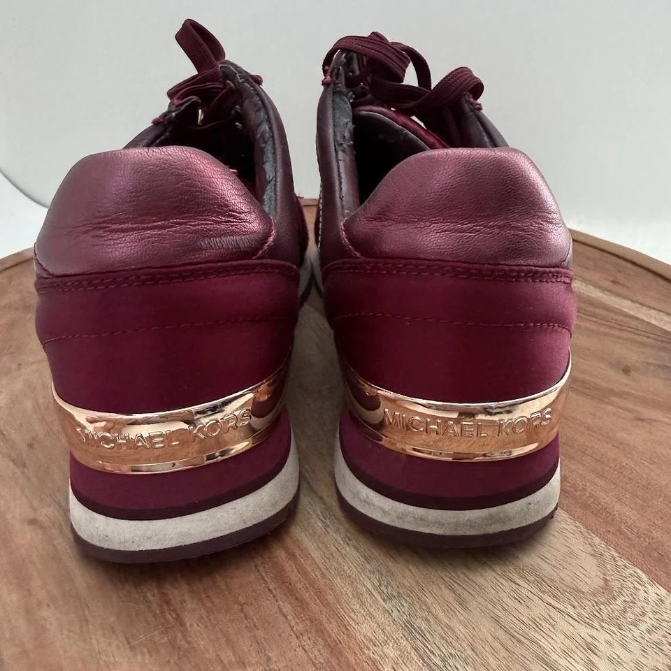 Michael Kors Zapatos Mujer Talla 7.5 Borgoña Oro Rosa Entrenador Tenis HX18F Foto 4 de 4