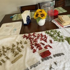 Lanard Army- -2015- -Soldiers Green,Tan,Red Plastic-Approx 2"-LOT of 70 Pieces