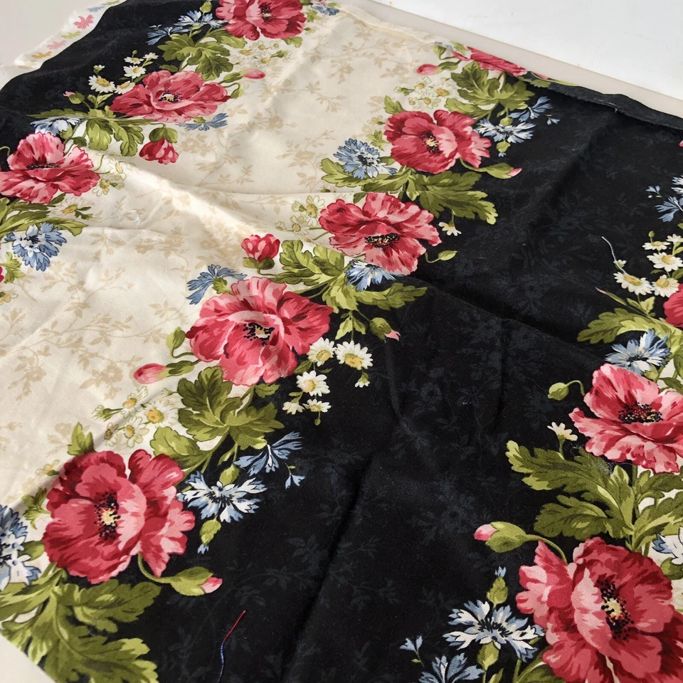 Tela Maywood Studio por Rachel Shelburne Amapolas Negro Remanente Floral 18 x 42" Foto 3 de 4