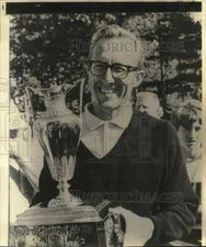 1970 Press Photo Golfer Kermit Zarley with Trophy - nos33672