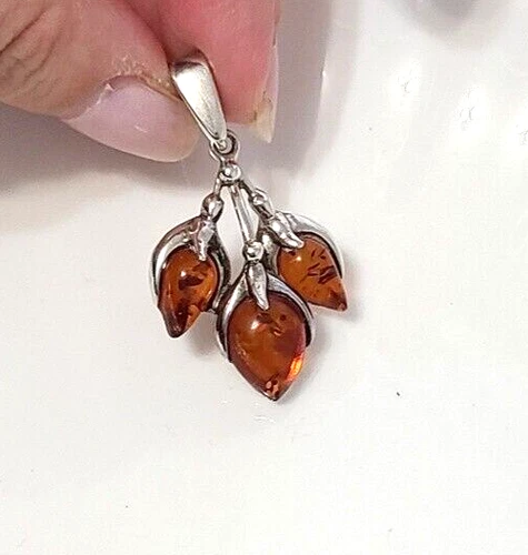 Beautiful Vintage Sterling Silver Orange Amber Leaf Drop Pendant