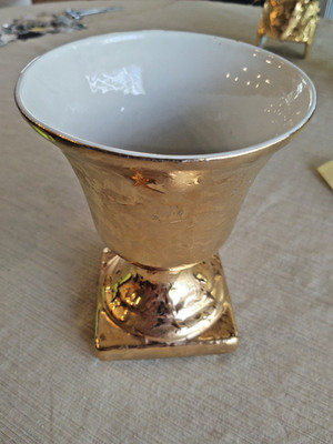 Weeping Gold Ceramic Vase Urn 7'' Off-White Inside Glaze