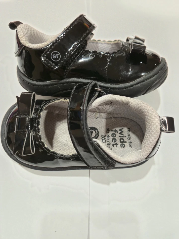 Stride Rite 360 Niños Erica Mary Jane Plano en Acabado Charol Negro, Talla 4M Foto 3 de 4