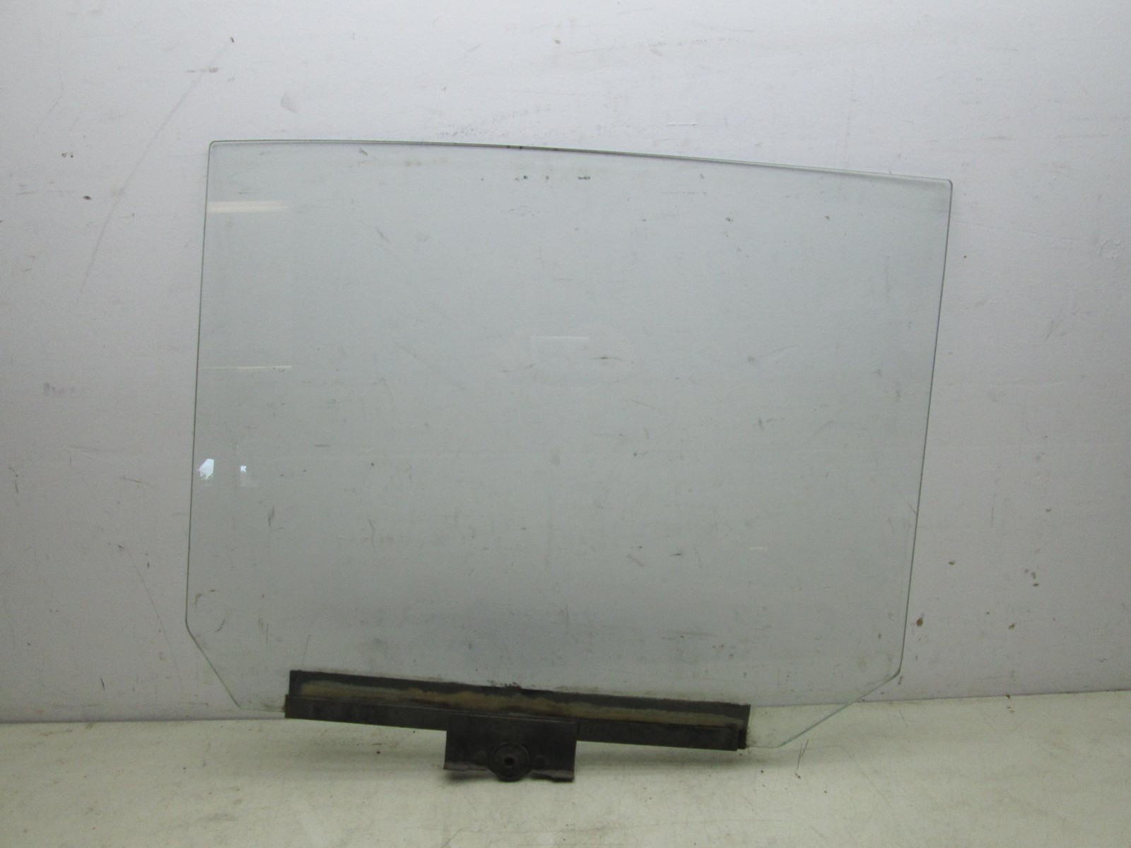 Rolls Royce Silver Shadow T1 65-80 right rear Window Door Glass (USED)