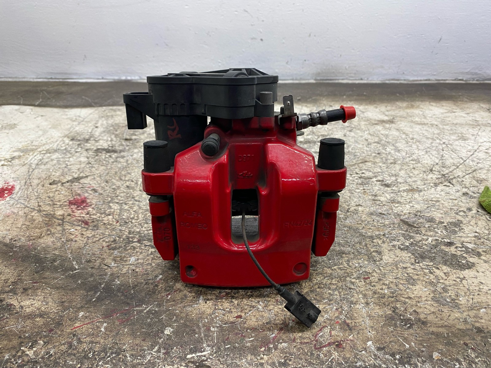 2017-2024 MASERATI LEVANTE REAR RIGHT BRAKE CALIPER RED 06700388370 RED *36K*