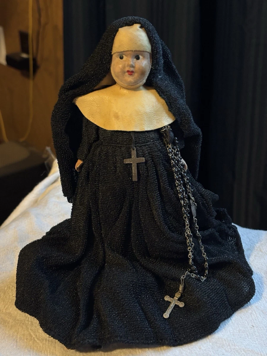 Poupée En Porcelaine – Muñeca De Porcelana Monja (Nonne) – Occasion