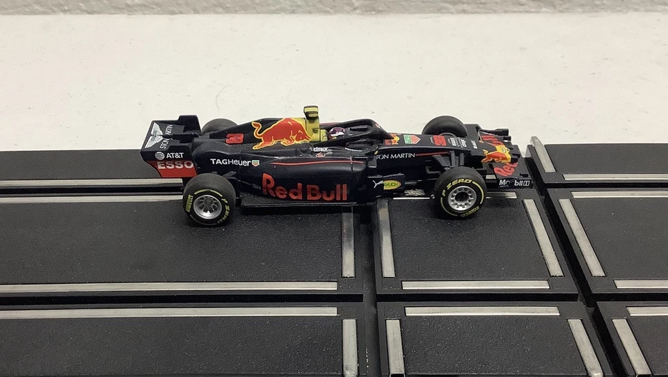 Carrera 64144 Red Bull Racing RB14 M. Verstappen #33 GO!!! Analog Slot Car - Image 3 of 4