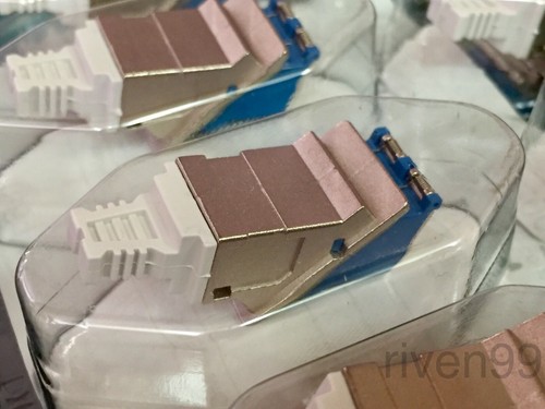 Adaptador de mamparo de montaje de panel hembra MOLEX LC SM/MM fibra óptica hembra-F junta EMI, 45° - Imagen 2 de 5
