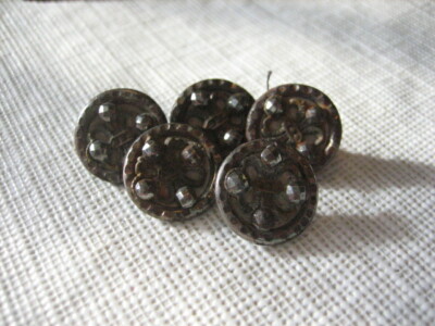 Set of 5 Matching 9/16ths'' Steel Buttons with Silver Tone Cut Steels - M200