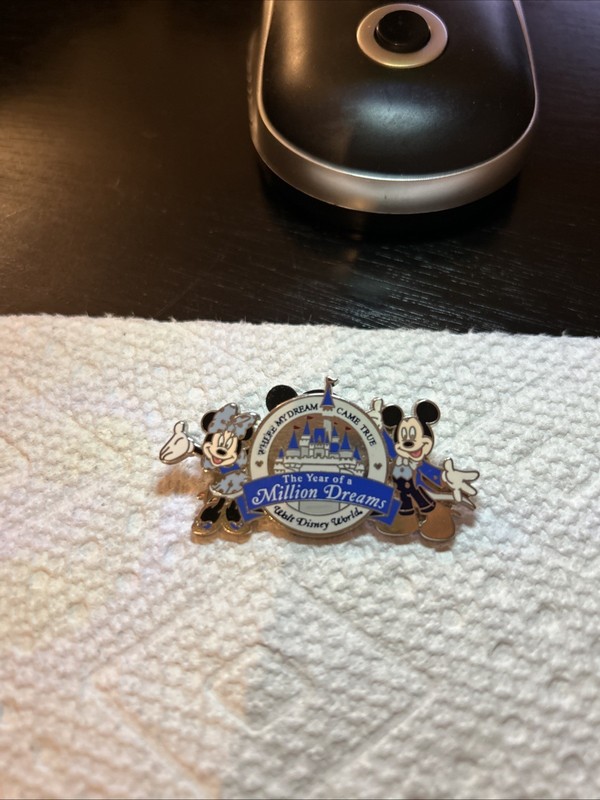 Vintage Disney The Year of a Million Dreams-Donald Duck/Goofy Pin