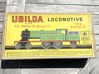 Vintage verpackte Ubilda Chad Valley Lokomotive 