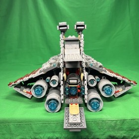 LEGO Star Wars: Venator-Class Republic Attack Cruiser (8039)