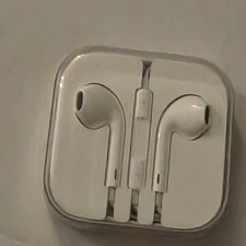 Apple EarPods Headphones with 3.5mm Plug Wired Ear Buds with Built-in Remote NEW