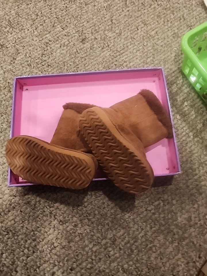 BOTAS DE GAMUZA PARA NIÑOS PEQUEÑOS TALLA 7.5-8 NUEVAS SIN ETIQUETAS Foto 3 de 4