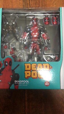 Mafex No. 082 Deadpool Gurihiru Art Ver. PVC Action Figure Mafex No. 082 Deadpool Gurihiru Art Ver. PVC Action Figure