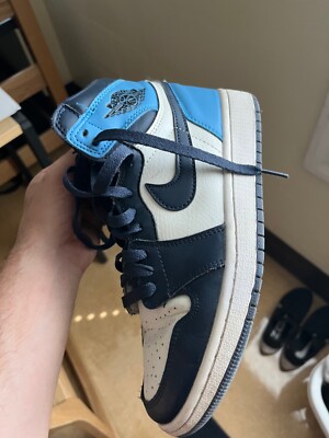 Jordan 1 Retro High Obsidian UNC