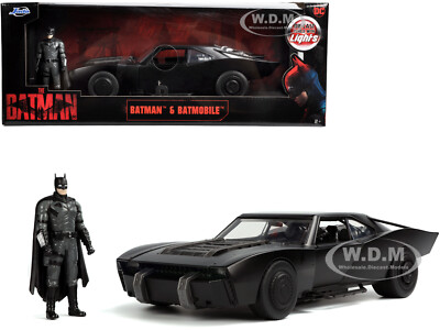 BATMOBILE W/LIGHTS & BATMAN FIGURE THE BATMAN 2022 MOVIE 1/18