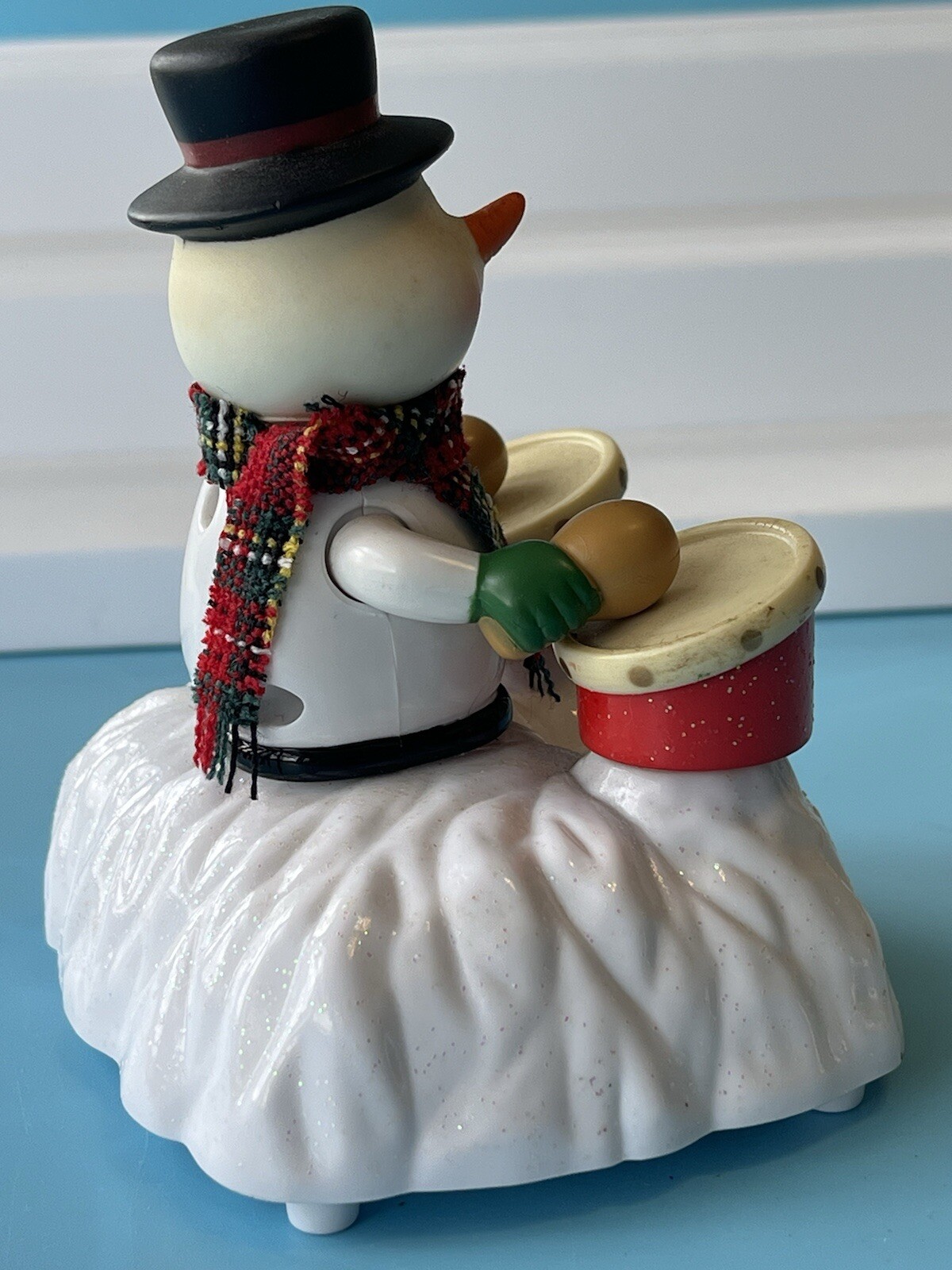 Animated Chain Fong Snowman Playing Drums Bongos to 5 Christmas Carols