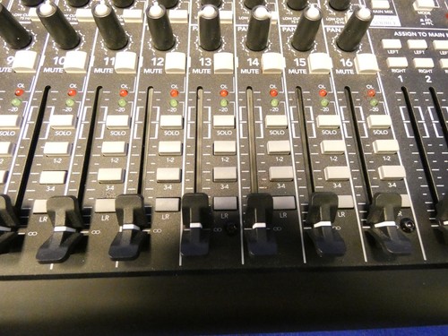 Mackie 1604-VLZ4 16 Channel Mic/Line Mixer, Tested-Working w/Onyx Preamplifiers - Picture 4 of 16