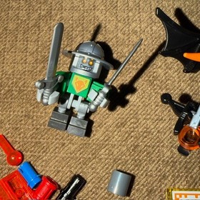 Lego Minifigures Nexo Knights Ash Attacker/Aaron/Shields + extras L@@K!!!!