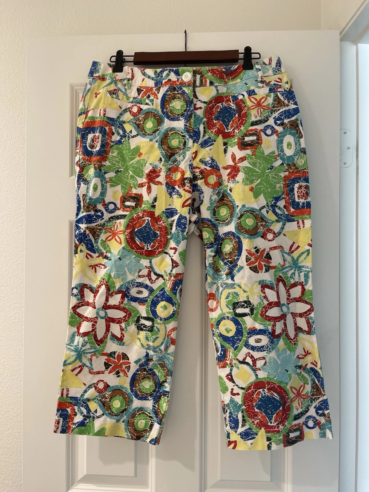 Chico's COLORFUL PRINT CAPRI PANTS Chico's Size 2 Cotton Blend