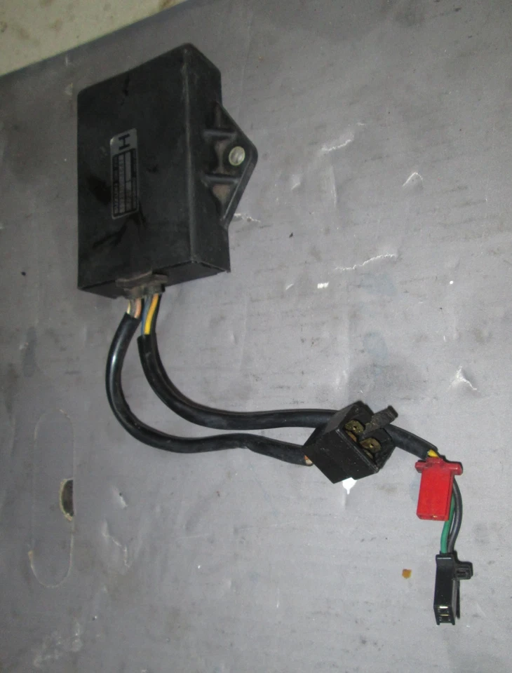 Suzuki GSXR 750 Bj. 85 Steuergerät, Zündbox - Bild 2 von 4