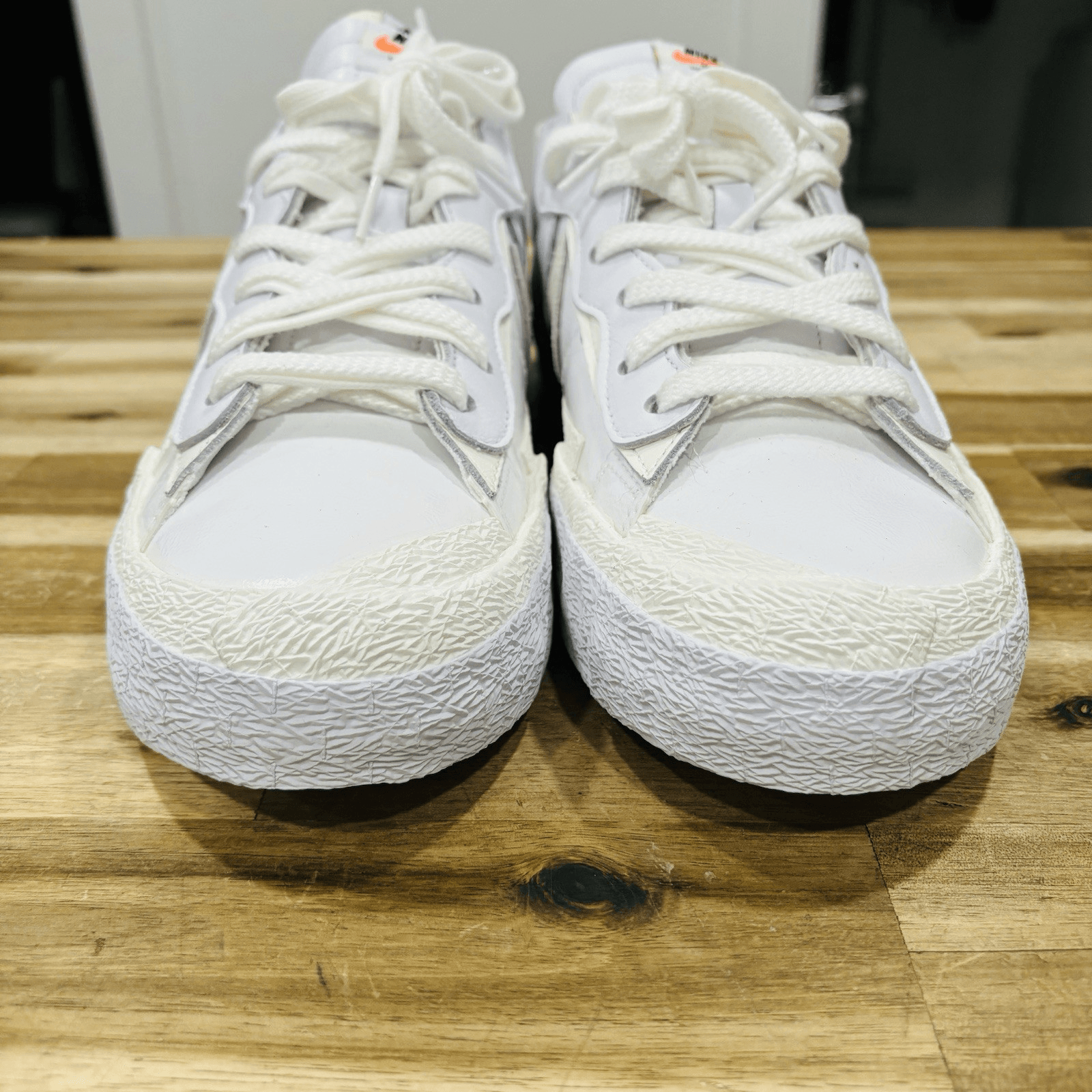 SACAI X NIKE Nike DM6443 100 Blazer Basso x Sacai Bianco Lucido Brevetto US Taglia 11