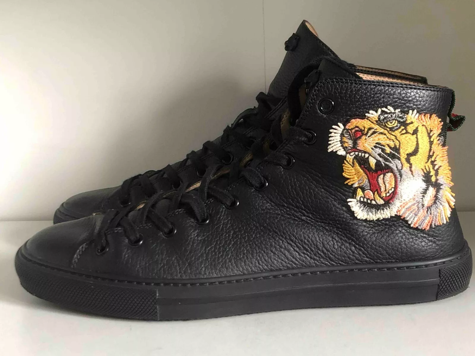 Baskets montantes homme GUCCI cuir noir brodé tigre US 10,5