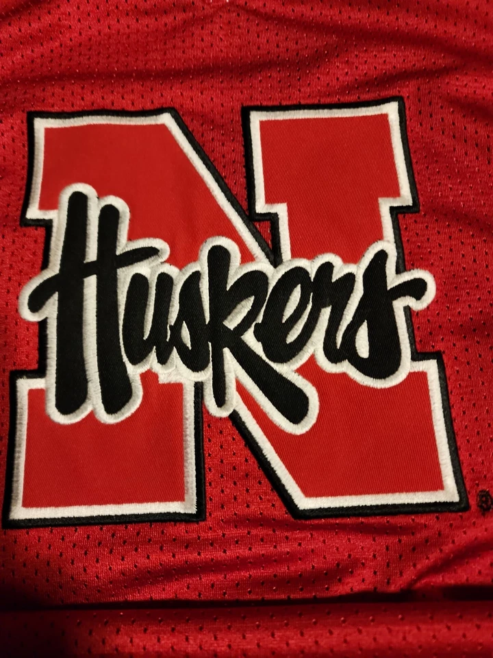 Camiseta deportiva de baloncesto Zephyr Off Court Nebraska Cornhuskers de colección talla YXL RARA Foto 3 de 4