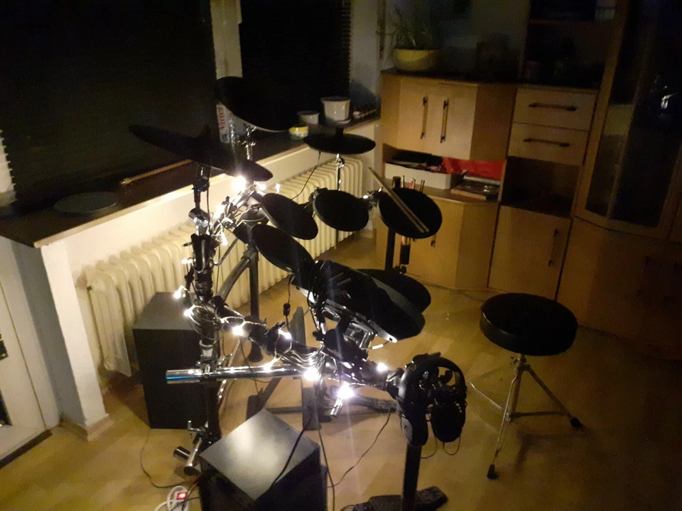 E schlagzeug MILENIUM MPS-600+2 lautschprecher + verschterker - Bild 4 von 4