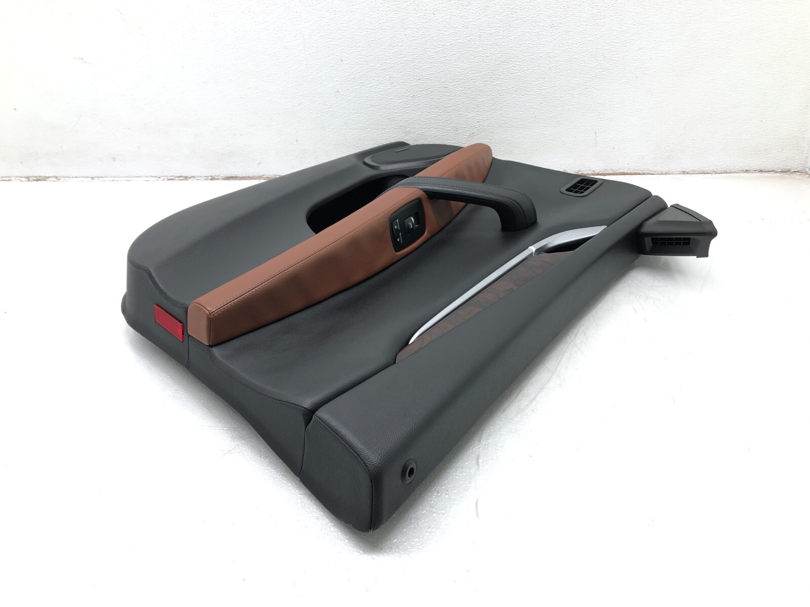 2014-2019 MASERATI GHIBLI S RIGHT PASSENGER FRONT INTERIOR DOOR PANEL OEM.