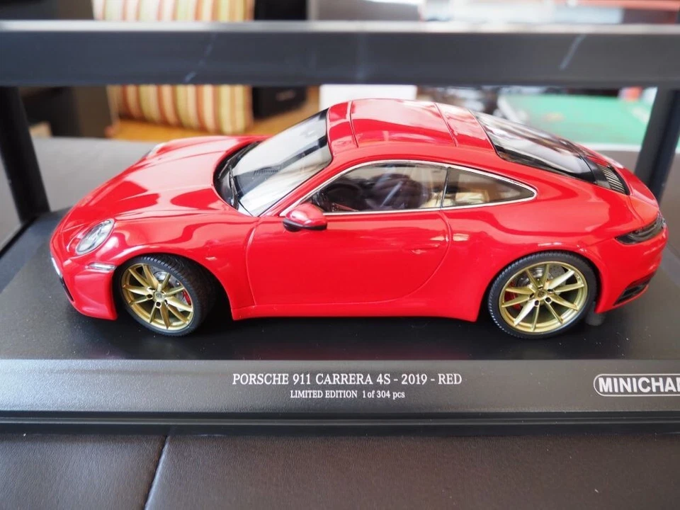 Minichamps 1:18 Porsche 911 (992) Carrera 4S 2019 indischrot