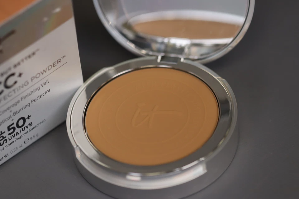 IT Cosmetics Your Skin But Better CC+ Airbrush Perfecting Powder SPF50 - Image 2 of 4