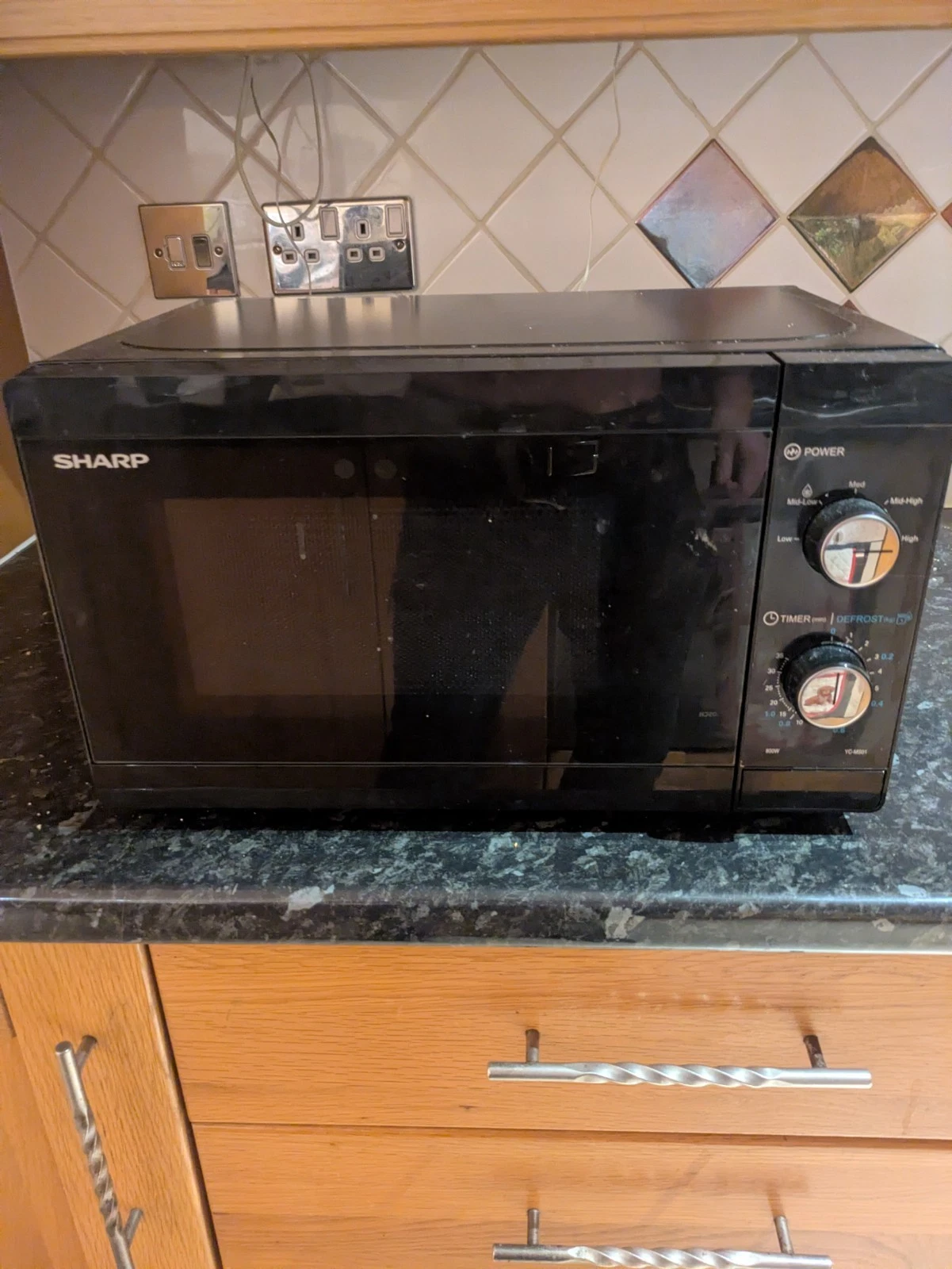 Sharpe 800w Microwave Oven In Black