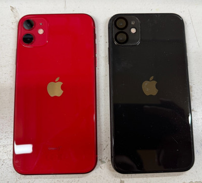 2x Apple iPhone 11 64GB **For Parts**