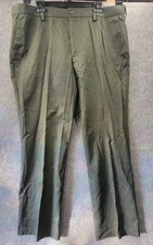 Dockers D3 Mens Green Khaki Pants Size 40 x 32 has light flaw