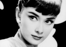 Audrey Hepburn UNSIGNED 8X10 Photo (A)