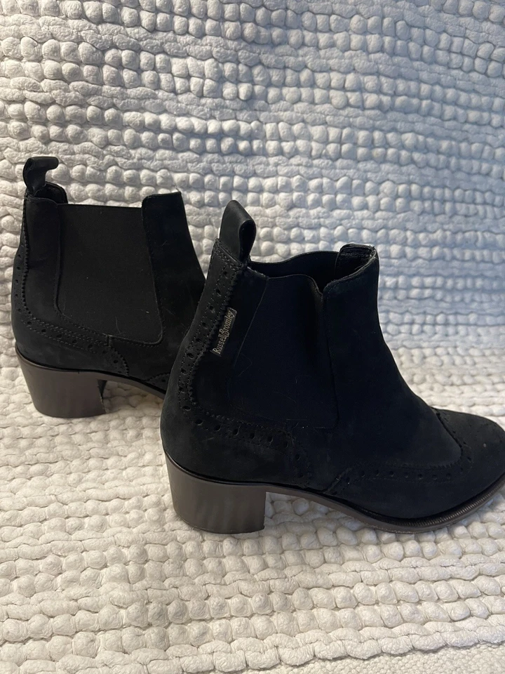 Russell And Bromley Botín Negro Gamuza Tacón Talla 37.5 o 6.5US Usado Foto 3 de 3