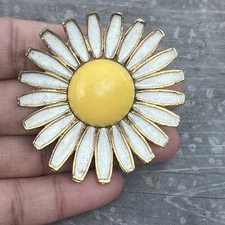 Stunning Vintage Signed Albert Weiss White Yellow Daisy Flower Brooch Pin